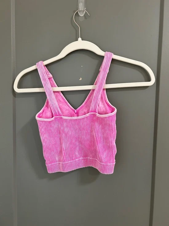 Zenana Outfitters Pink Ribbed V-Neck Crop Tank has padding S/M - Picture 2 of 3